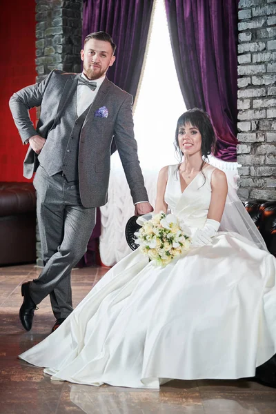 Casamento. noivo ou noivo retrato com noiva — Fotografia de Stock