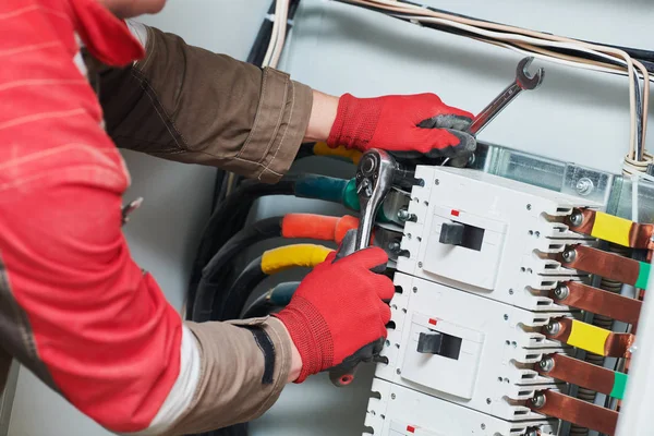 Electrician connecting power cable — Stock Photo, Image