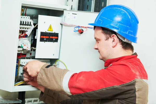 Electrician connecting power cable — Stock Photo, Image