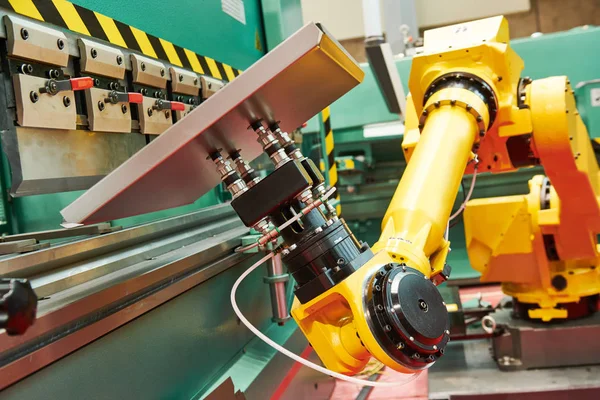 Robotics in hydraulic press brake or bending machine for sheet metal. — Stock Photo, Image