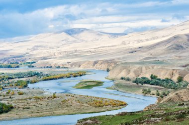Gürcistan'daki dağlar Nehri