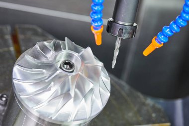 Öğütme metal işleme işlemi. Türbin Fanlı dikey değirmen tarafından CNC işleme