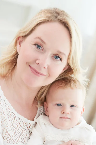 Motherhood. Mother with little baby — Stock Photo, Image