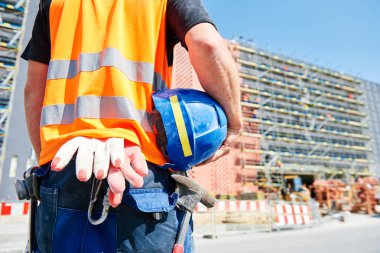 Oluşturucu çalışan inşaat sitesinde