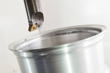 Eksenel kesme aracı fabrikada çalışan işleme metal