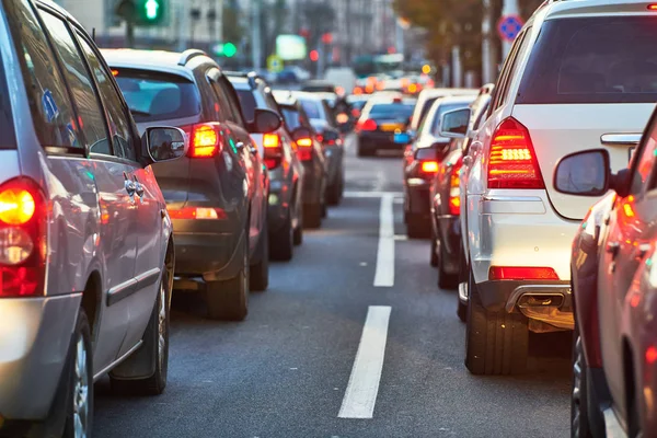 Trafikstockning eller kollaps i en stadsgata väg — Stockfoto