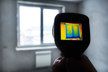 Termal kamera kontrol Binası görüntüleme. sıcaklığını kontrol edin