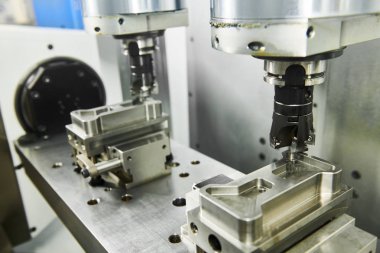 iki spindel Cnc freze tezgahı, eşzamanlı metal işleme