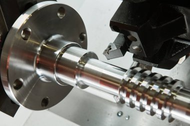 Metal çalışırken kesme aracı