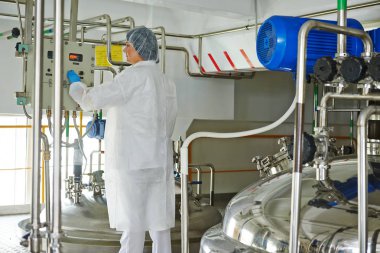 ilaç endüstrisi fabrika işçisi
