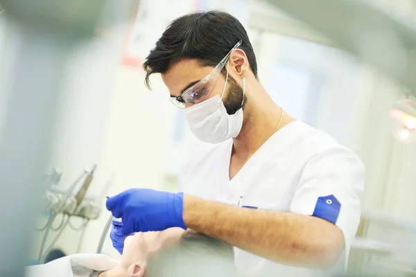 Male dentist at work — Stock Photo, Image