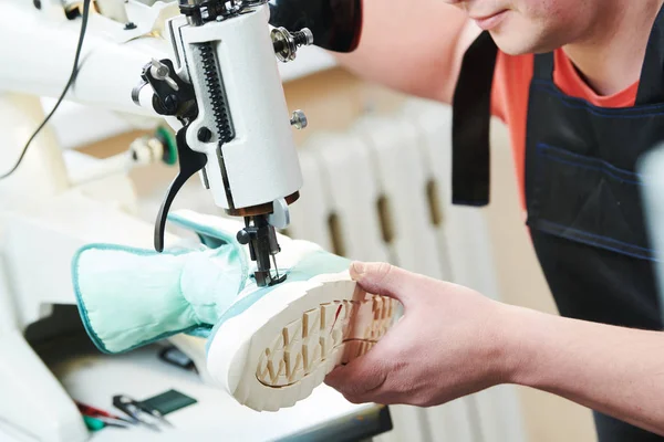 Shoemaker repair shoe. sewing the sole of footwear — Stock Photo, Image