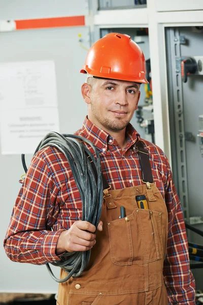 Ingeniero electricista trabajador —  Fotos de Stock
