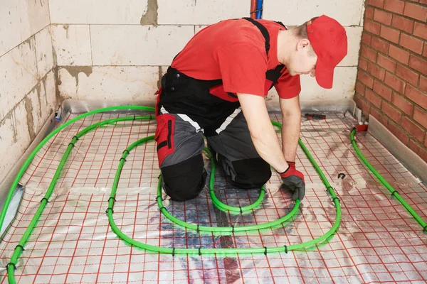 Calefacción por suelo radiante instalación. Calefacción por suelo radiante —  Fotos de Stock