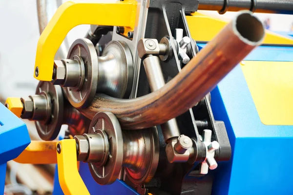 Rörbockning. industriell Bender utrustning maskin för metallrör bockning. — Stockfoto
