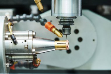 frezeleme kesici ile endüstriyel takı metal işleme kesme işlemi