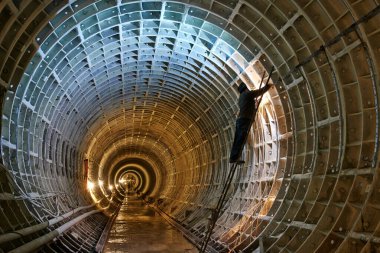 Yeraltı Metro inşaat sahasında Kaynakçı