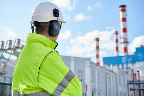 Builder engineer at electrical power plant — Stock Photo, Image