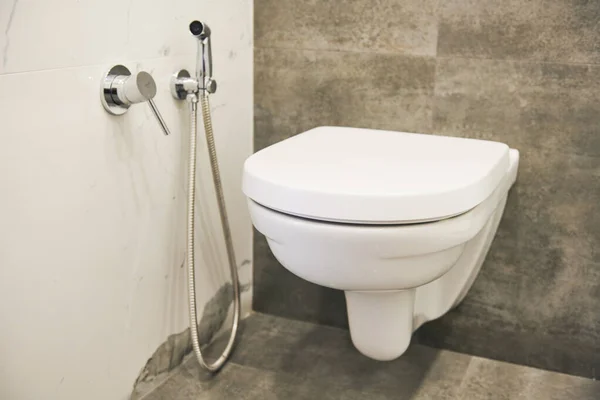 Umywalka sanitarna lub miska i kosiarka bidet — Zdjęcie stockowe