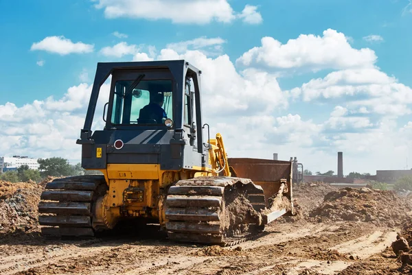 Buldozer moving earth. Road construction building work — Stock Photo, Image