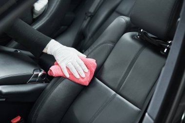 Otomobil temizleme servisi. Araba temizliği.