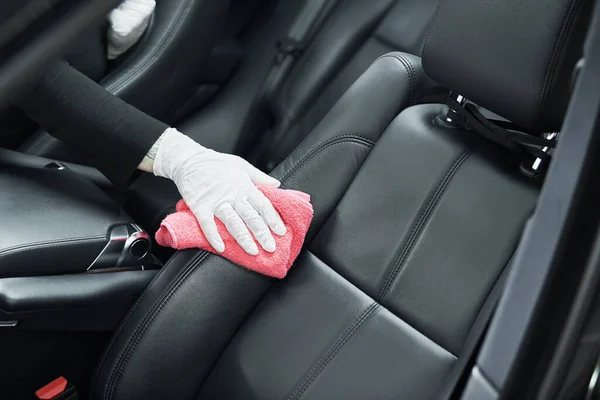 Servicio de detalle de automóviles. Limpieza interior del coche —  Fotos de Stock