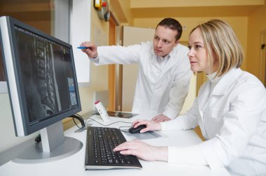 bilgisayarlı tomografi veya MRI tarayıcı test analizi