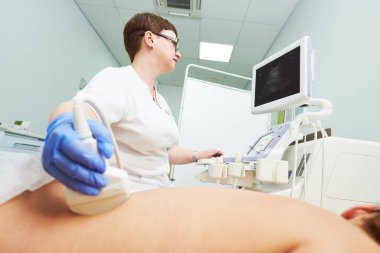 Ultrason taraması. Böbreği nefrit için inceliyorum.