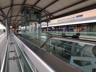 Hilversum, Hollanda - 02 Ocak 2019 demiryolu istasyonunun bina ve diğer ayrıntıları ile göster