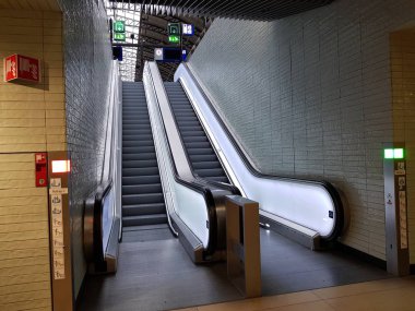 Amsterdam Centraal, Hollanda - 02 Ocak 2019 bina ve diğer ayrıntıları ile merkez tren istasyonunun görüntüleme