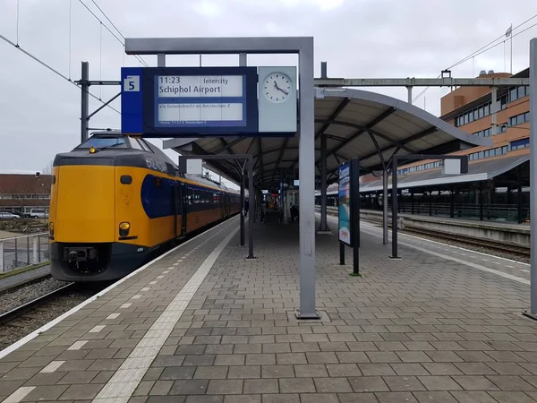 Hilversum Países Bajos Enero 2019 Vista Estación Tren Con Edificio —  Fotos de Stock