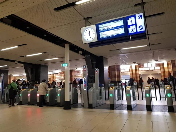 荷兰阿姆斯特丹中央 2019年1月2日中央火车站景观与建筑和其他细节 — 图库照片