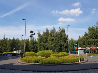 DUESSELDORF, NRW, GERMANY - 21 Ağustos 2019 Havalimanı İdaresi ve parçaları