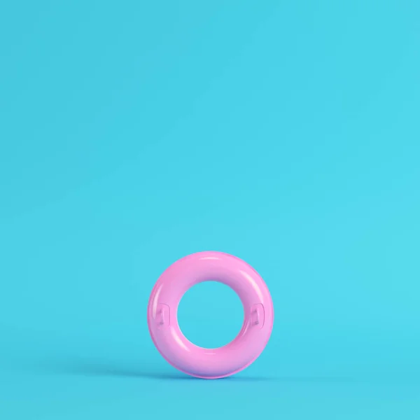 Anel Inflável Rosa Fundo Azul Brilhante Cores Pastel Conceito Minimalismo — Fotografia de Stock