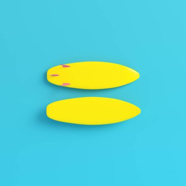 Pastel renklerde parlak mavi zemin üzerine sarı sörf tahtaları. Minimalizm kavramı. 3D render