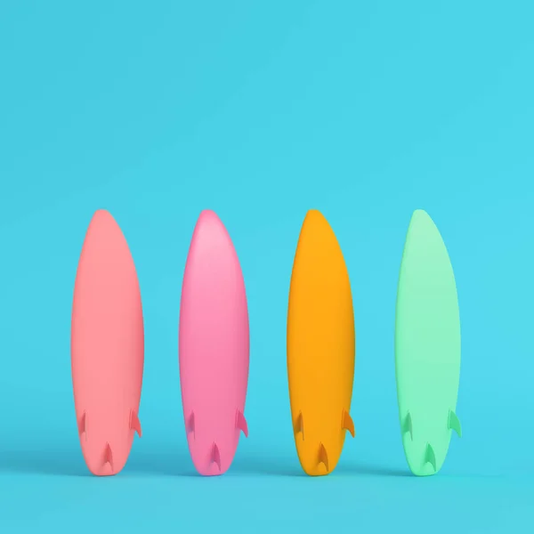 Dört Renkli Parlak Mavi Arka Plan Pastel Renkler Üzerinde Sörf — Stok fotoğraf