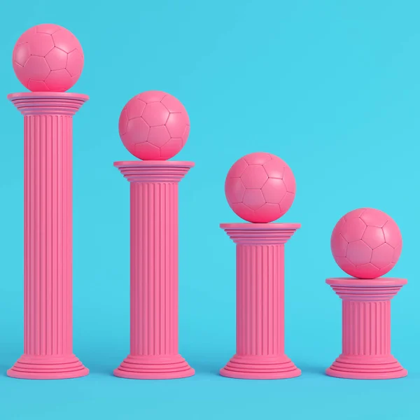 Coluna rosa com bola de futebol sobre fundo azul brilhante em pastel — Fotografia de Stock