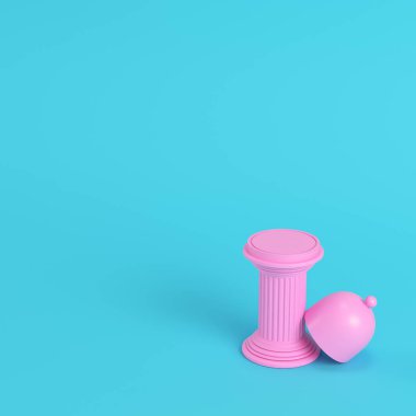 Pembe plaka kubbe üzerinde pastel renklerde antik sütun parlak mavi arka plan ile. Minimalizm kavramı. 3D render