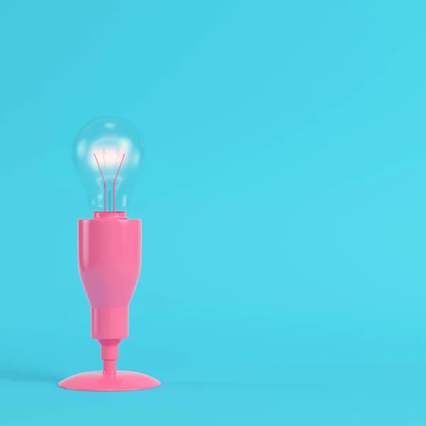 Roze Lamp Met Gloeiende Gloeilamp Heldere Blauwe Achtergrond Pastel Kleuren — Stockfoto