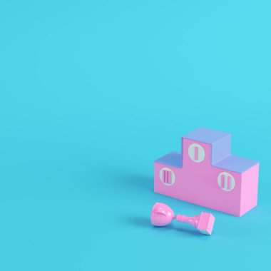 P parlak mavi arka plan üzerinde düşmüş bir kupa fincan ile Kaide