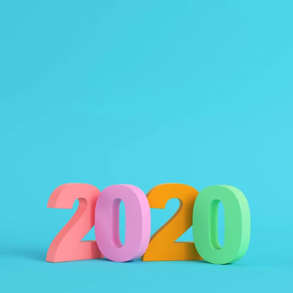 鮮やかな青色の背景に4つのカラフルな2020年新年の数字 — ストック写真