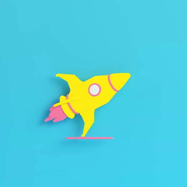 Cohete Amarillo Con Soporte Sobre Fondo Azul Brillante Colores Pastel — Foto de Stock