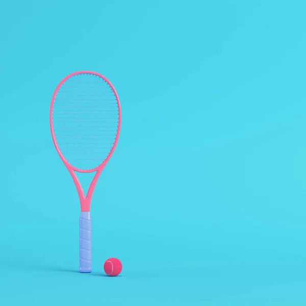 Pinkfarbener Tennisschläger Auf Hellblauem Hintergrund Pastellfarben Minimalismus Konzept Darstellung — Stockfoto