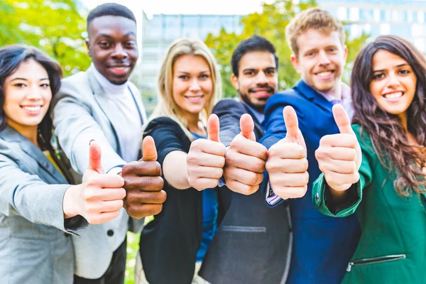 Team Uomini Affari Successo Che Mostrano Pollici Giovani Multietnici Sorridenti — Foto Stock