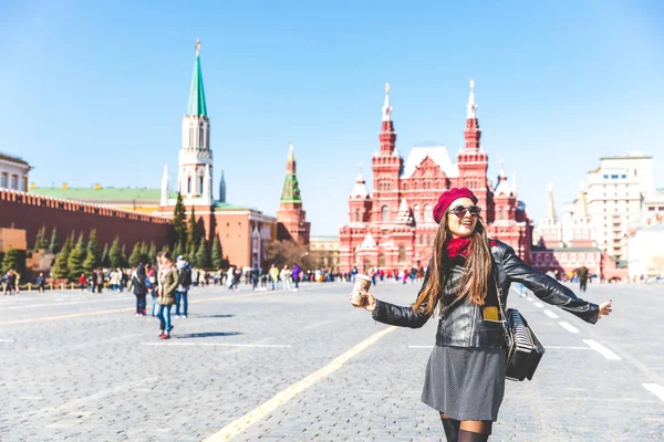 Happy Beautiful Woman Moscow Red Square Kremlin Museum Buildings Background — Stock Photo, Image