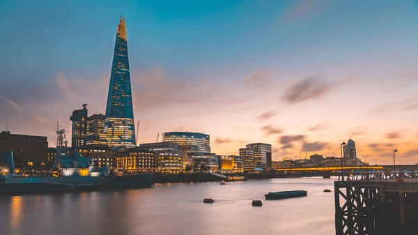 Londons Silhuett Och Thames Visa Vid Solnedgången Med Moderna Höga — Stockfoto