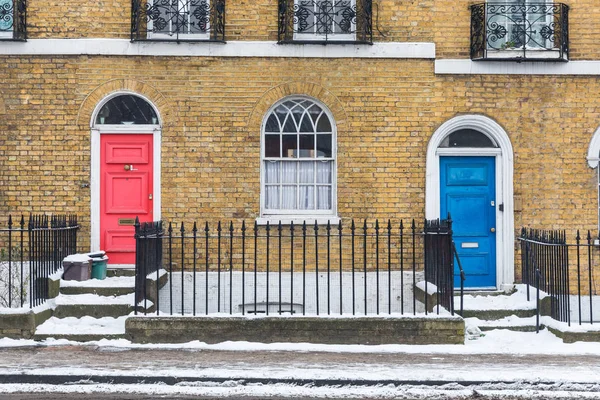 Snö London Utsikt Över Trottoaren Och Hus London Typisk Hus — Stockfoto