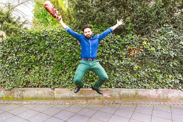 Człowiek Szczęśliwy Biznesu Skoki Podniesionymi Rękami Bliskiego Wschodu Człowieka Frankfurt — Zdjęcie stockowe