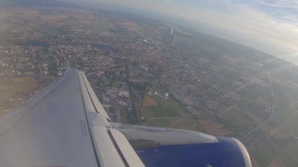 Airplane flying over Pisa after takeoff, over wing window view — Stock Video