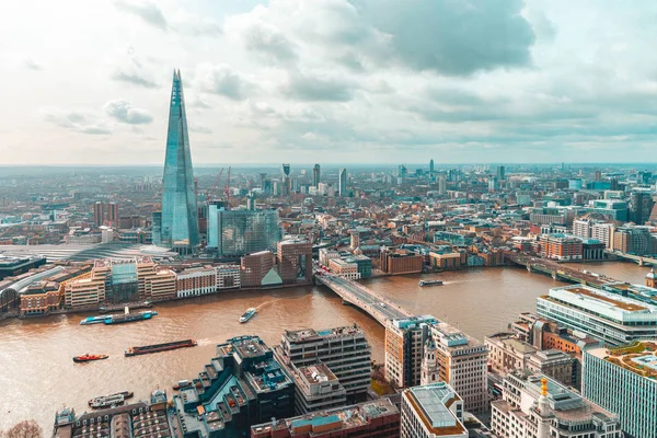 Modern binalar ve gökdelen ile Londra havadan görünümü — Stok fotoğraf